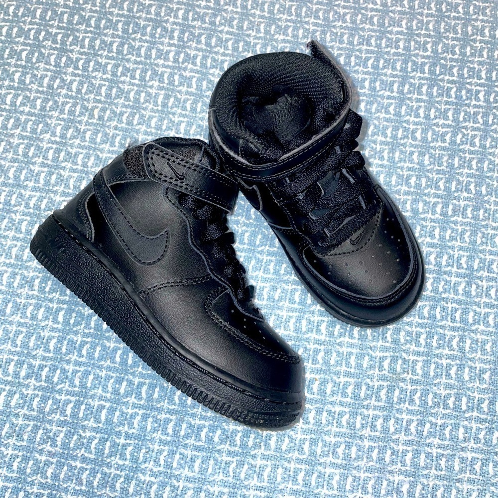 Nike - Picture 2 of 6